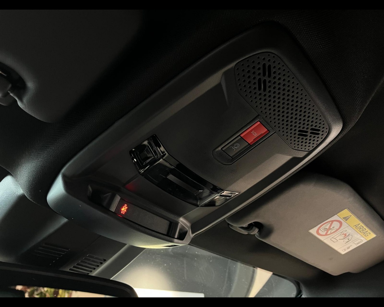 Foto PEUGEOT 208 1.2 hybrid GT 136cv e-dcs 6