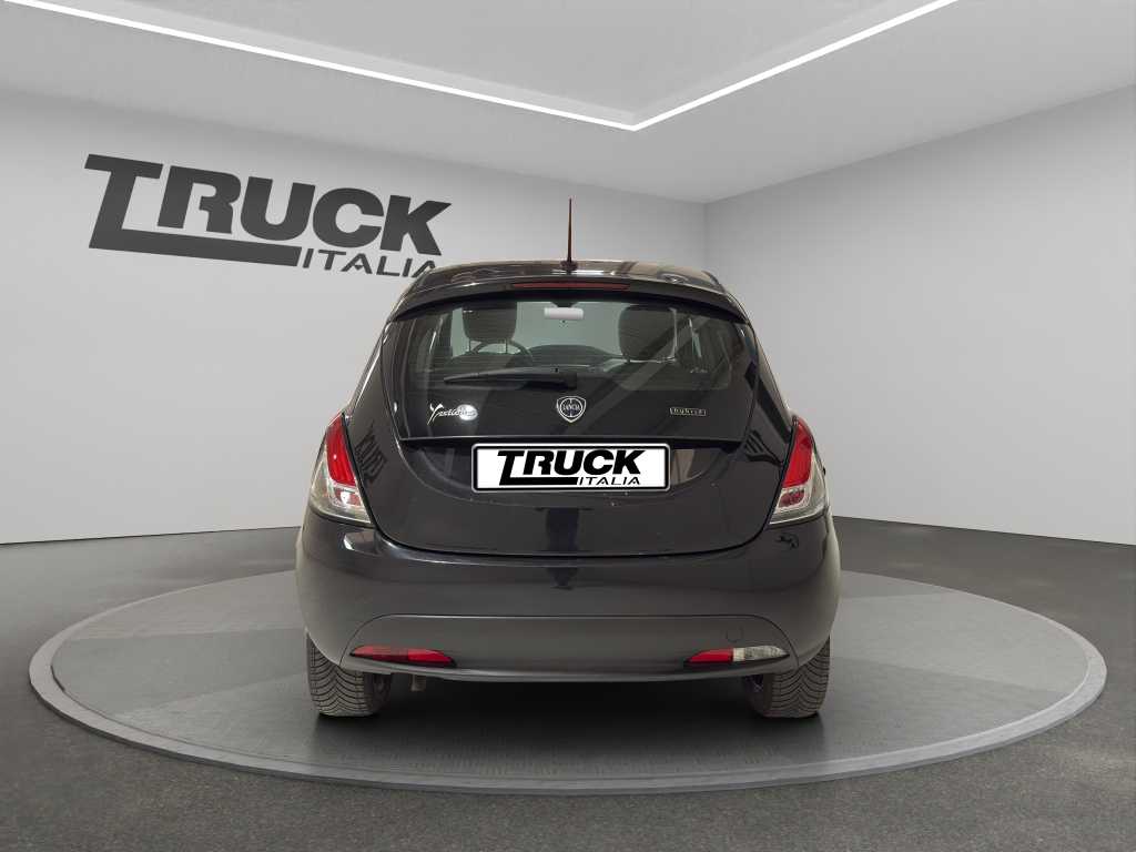 lancia-ypsilon-iii-2021-10-firefly-hybrid-silver-ss-70cv-sku93288