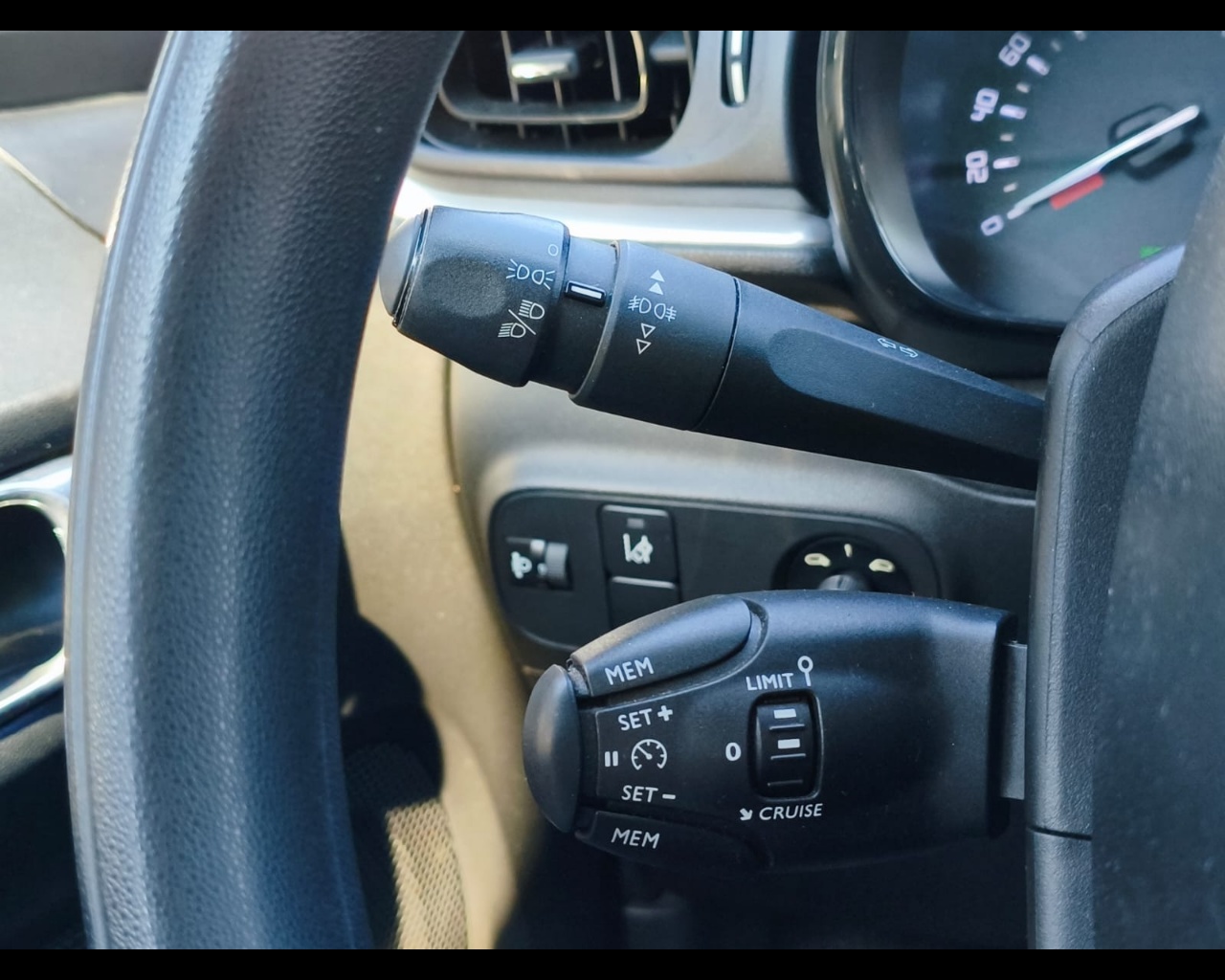 Foto CITROEN C3 1.2 puretech Feel s&s 83cv