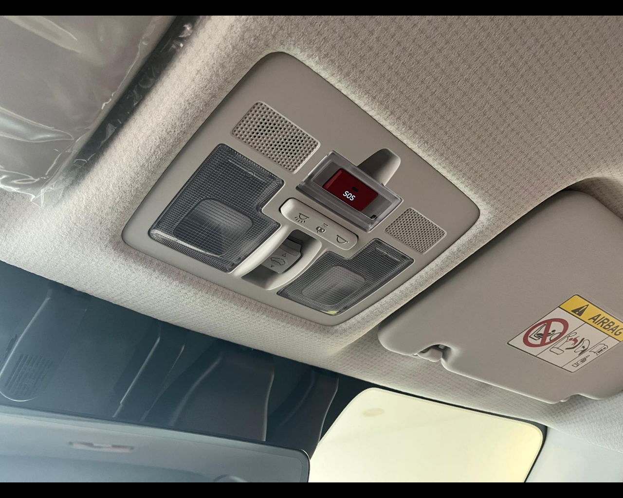 Foto HYUNDAI INSTER 49 KWH CROSS+PP