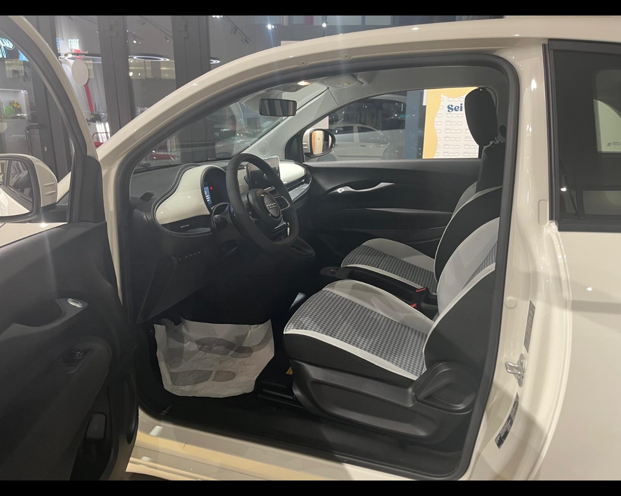 Foto FIAT 500 1.0 hybrid Torino