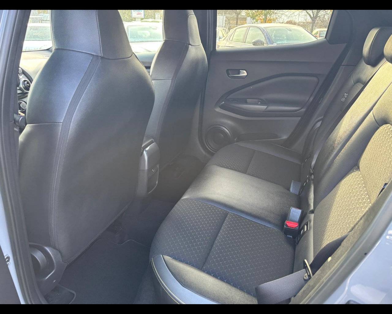 Foto NISSAN Juke 1.0 dig-t Kiiro 114cv