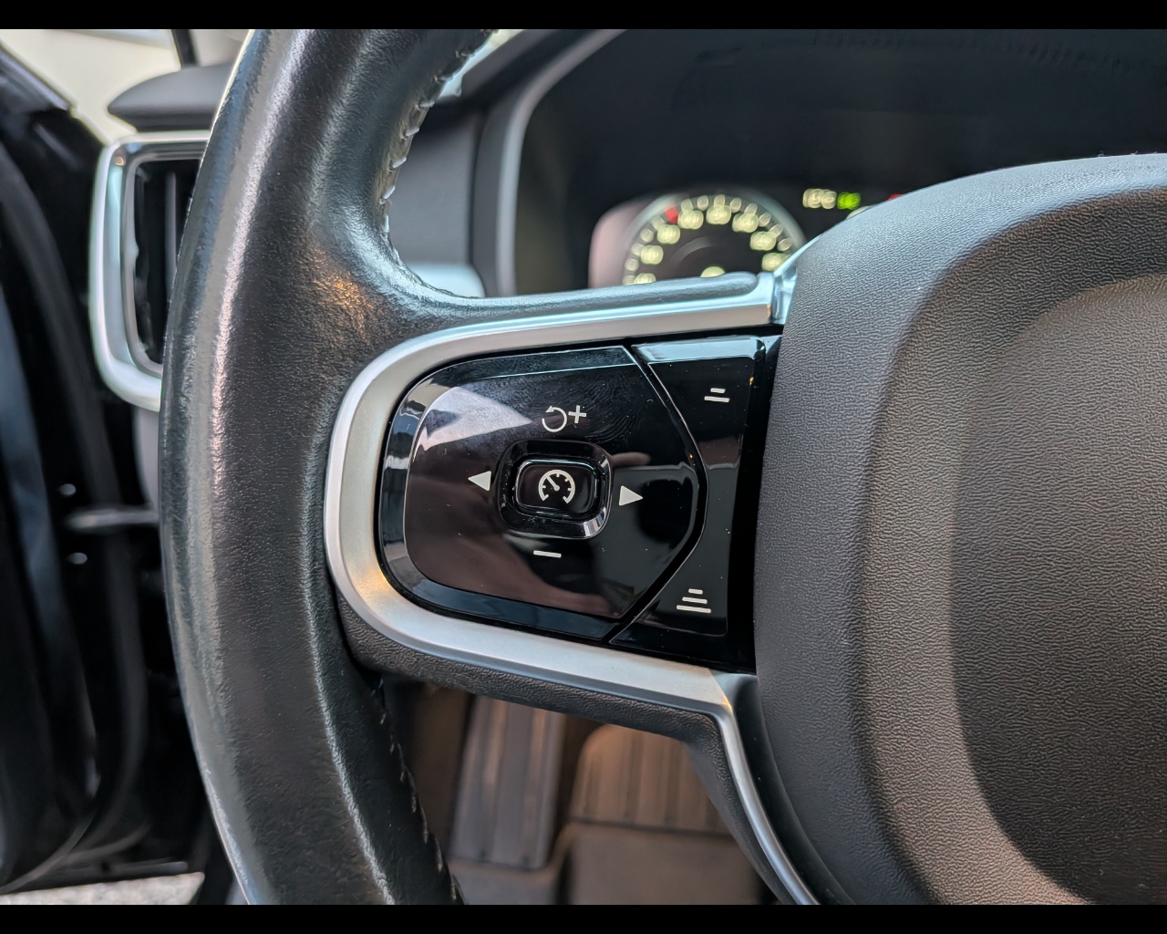 Foto VOLVO V90 2.0 d4 Business geartronic