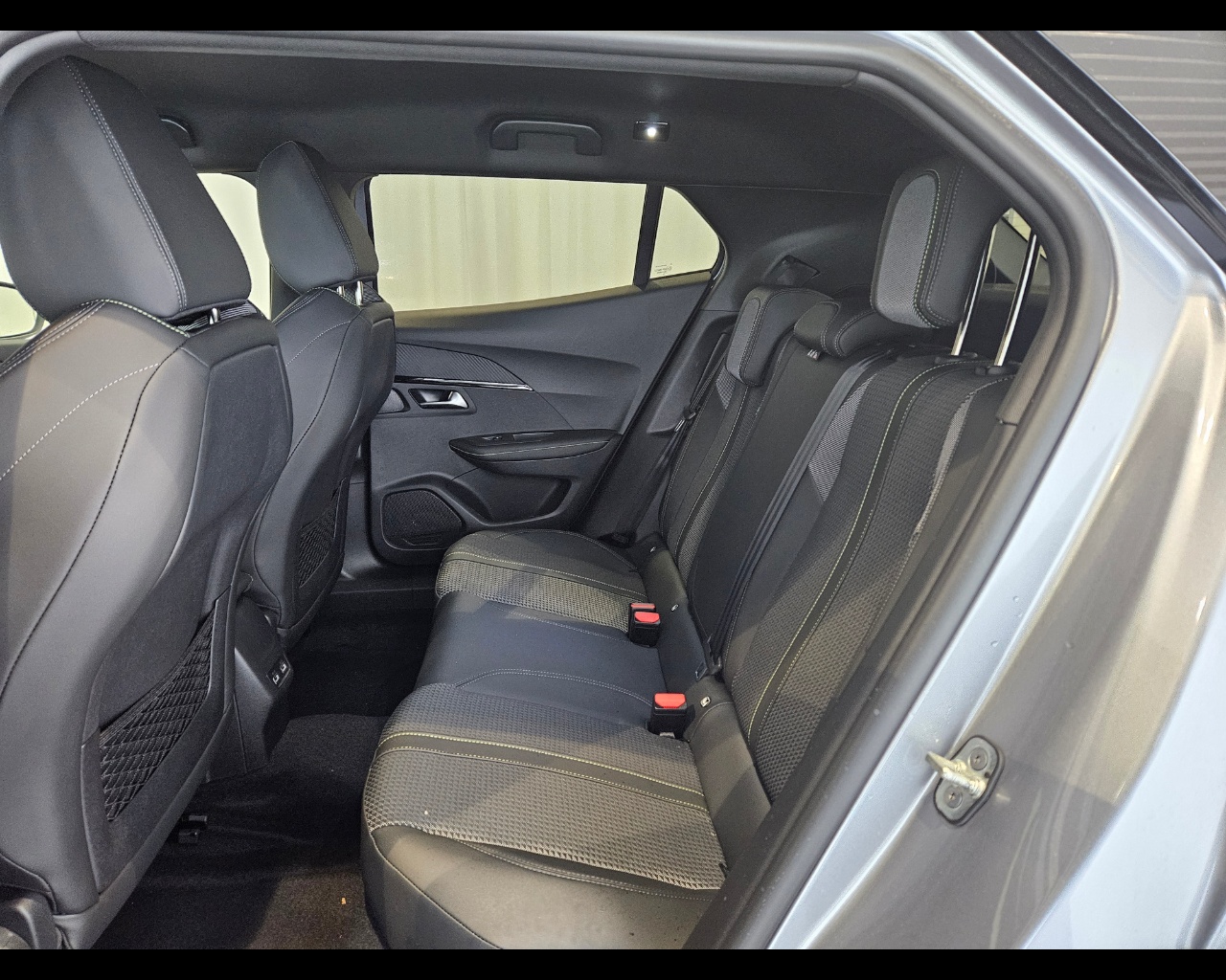 PEUGEOT 2008 e-2008 GT 100kW Elettrico Aziendale - 5