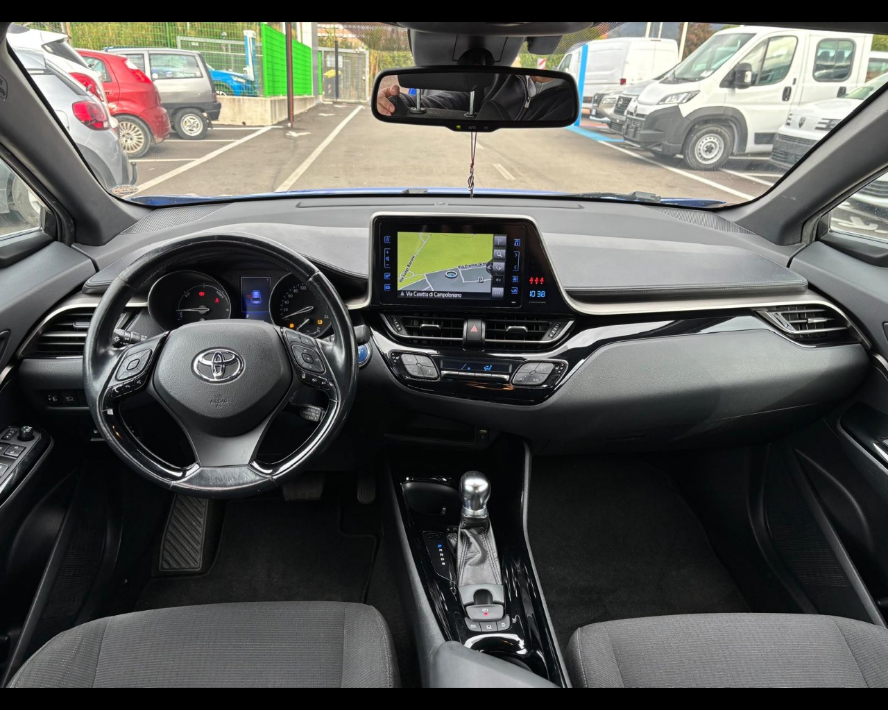 Foto TOYOTA C-HR 1.8h Trend 2wd e-cvt