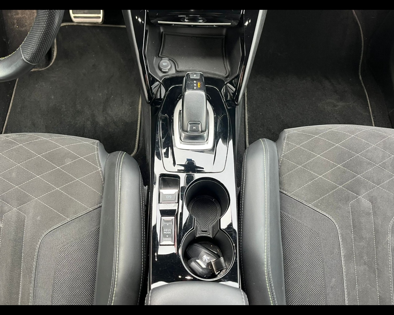 Foto PEUGEOT  2008 1.5 bluehdi GT Pack s&s 130cv eat8