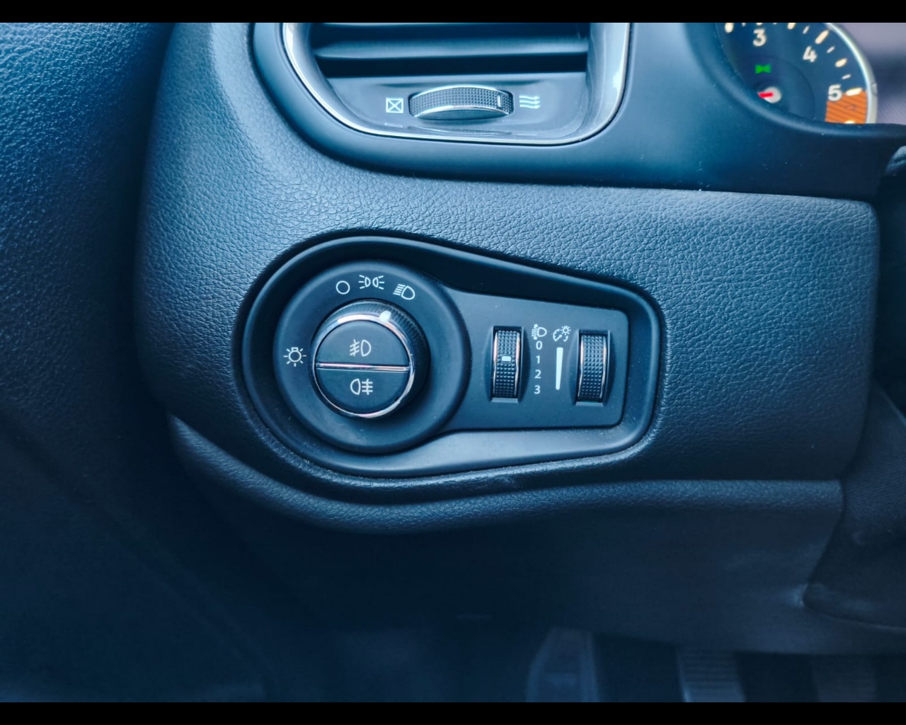 Foto JEEP Renegade 1.6 mjt Limited 2wd 130cv N1