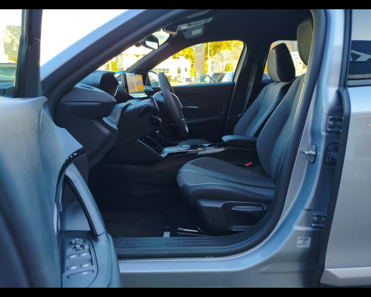 Foto PEUGEOT 2008 1.2 puretech Allure s&s 130cv eat8