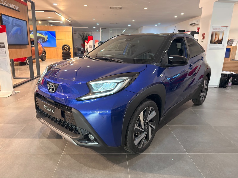 Foto veicolo TOYOTA AYGO X Aygo X 1.0 Lounge 72cv s-cvt Benzina Verde