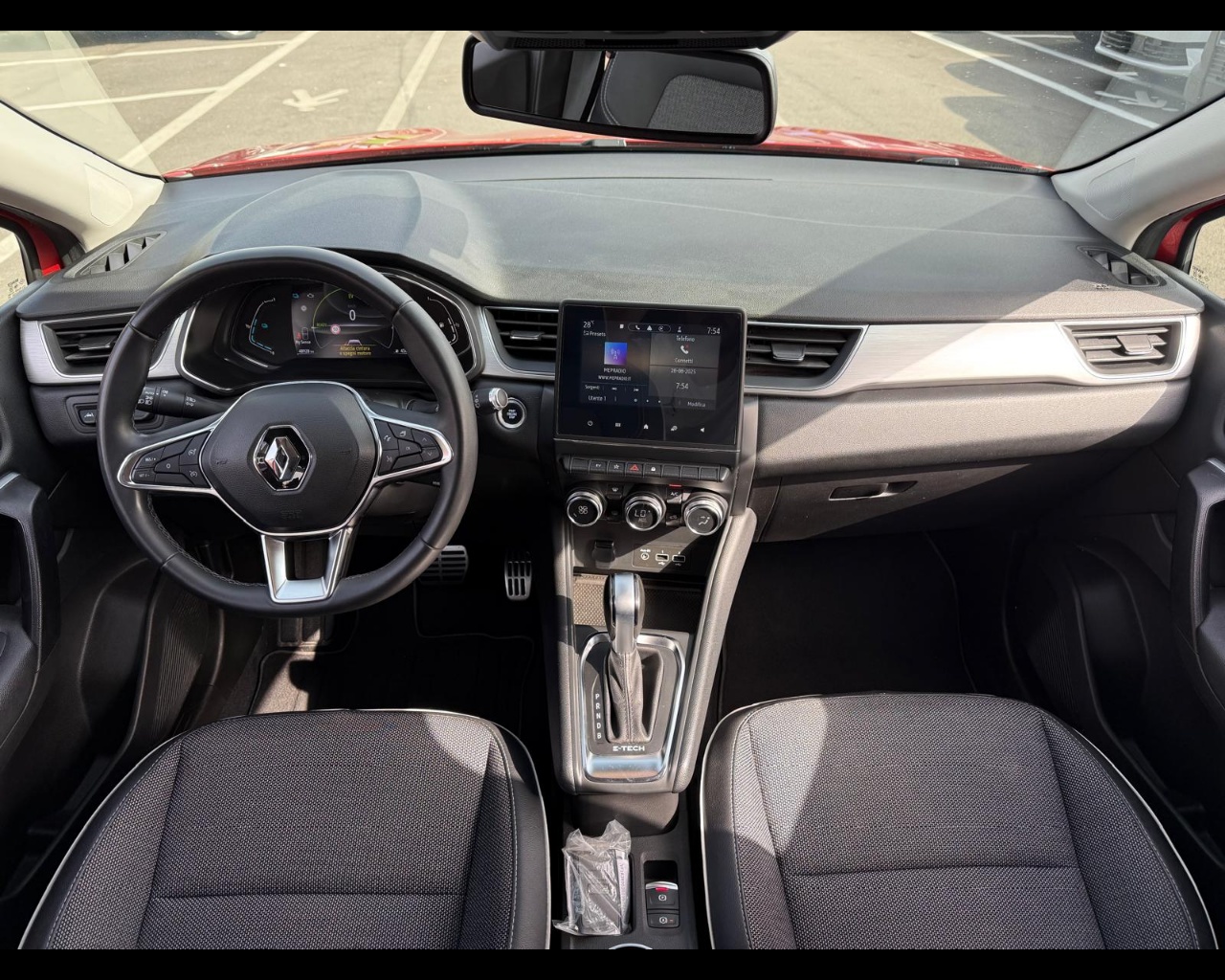 Foto RENAULT Captur 1.6 E-Tech hybrid Intens 145cv auto