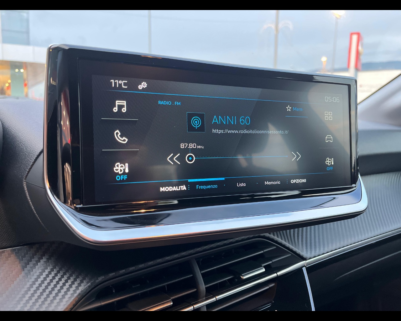 Foto PEUGEOT 208 1.2 hybrid Style 100cv e-dcs 6