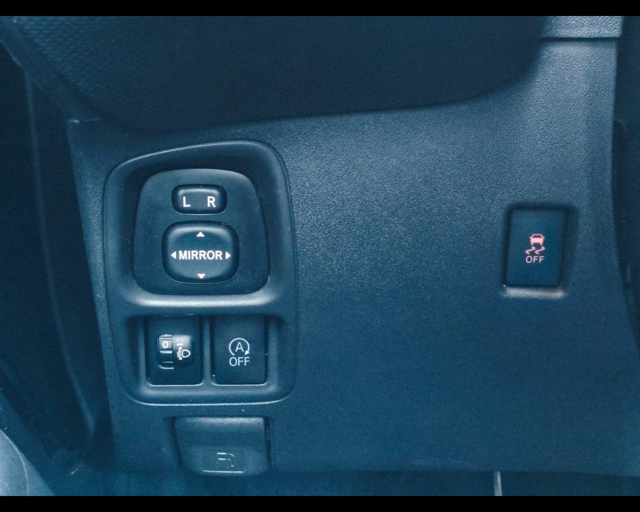 Foto CITROEN C1 5p 1.0 vti Shine s&s 72cv