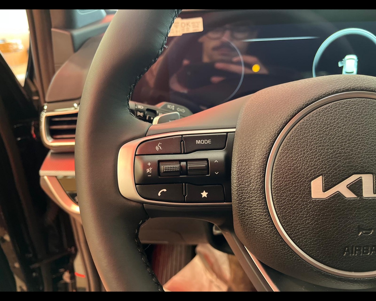 Foto KIA SPORTAGE MY25 1.6 PHEV AWD GTL SPT