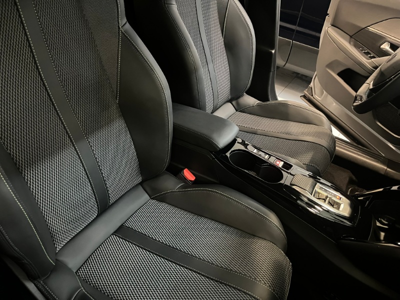 PEUGEOT – 2008 motore elettrico 156 CV GT
