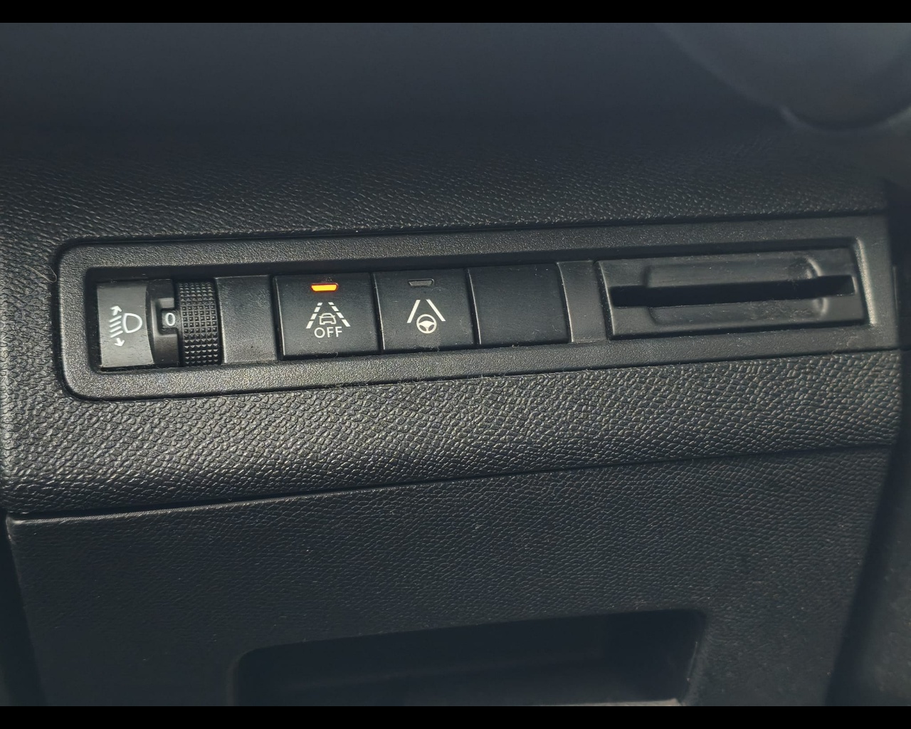 Foto PEUGEOT 3008 1.5 bluehdi Allure Pack s&s 130cv eat8