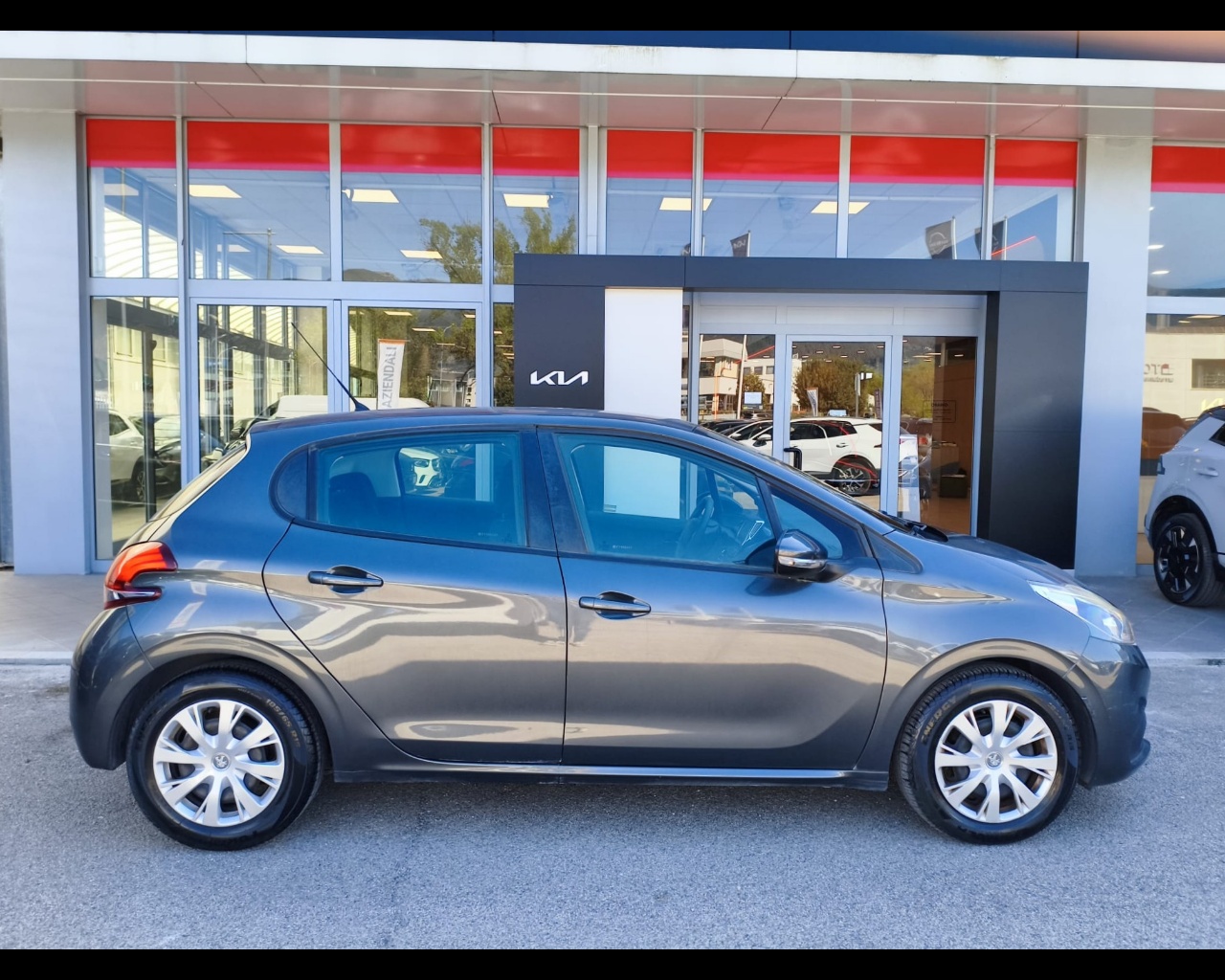 Foto PEUGEOT 208 5p 1.0 puretech Active 68cv