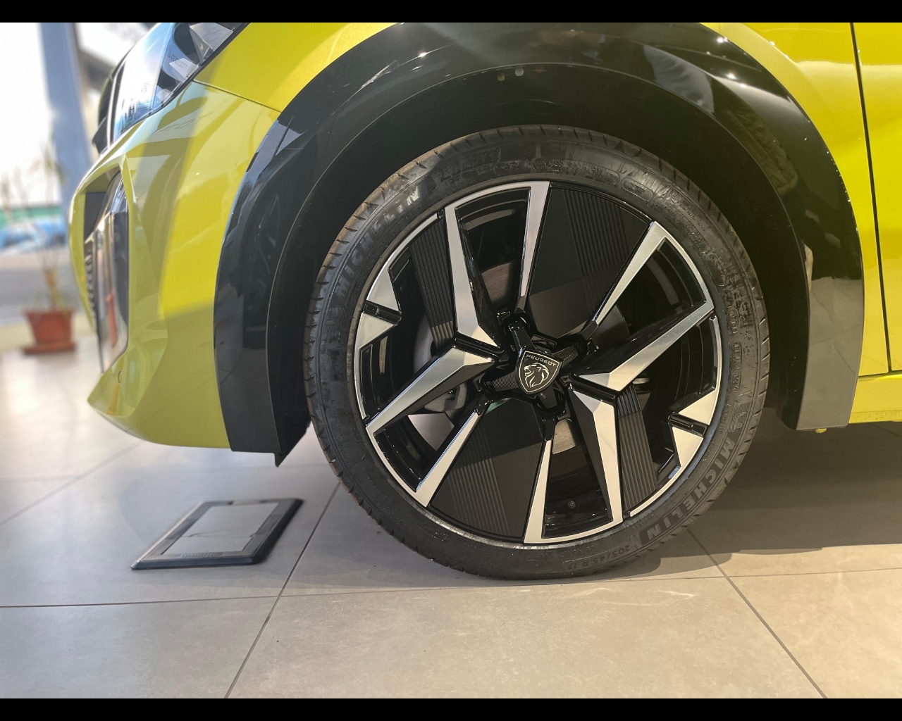 Foto PEUGEOT 208 1.2 hybrid GT 136cv e-dcs 6