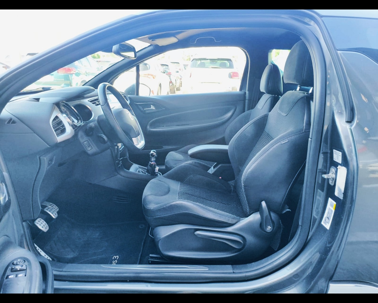 Foto CITROEN DS3 1.4 hdi So Chic 70cv