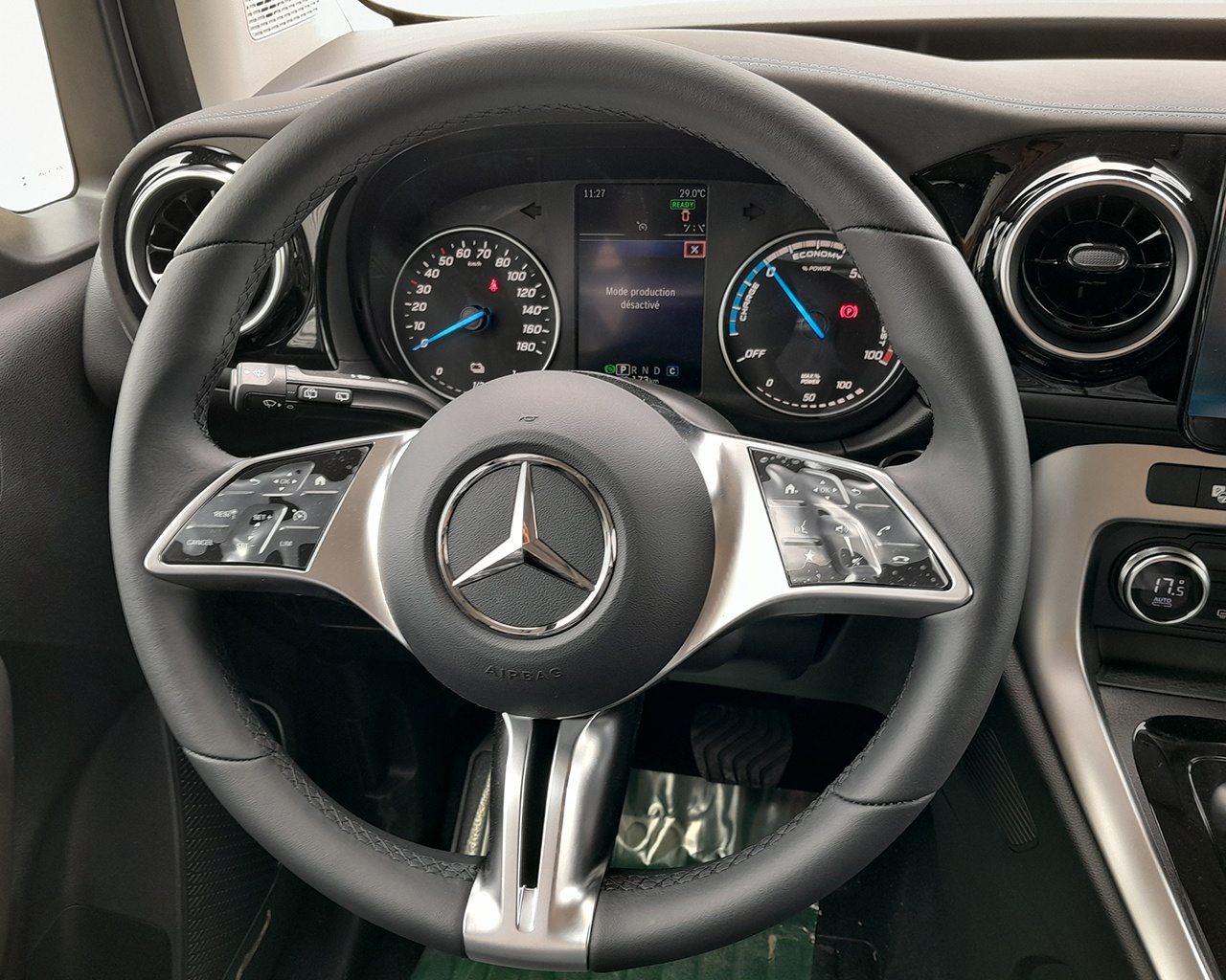 Mercedes EQT EQT 200 - 8