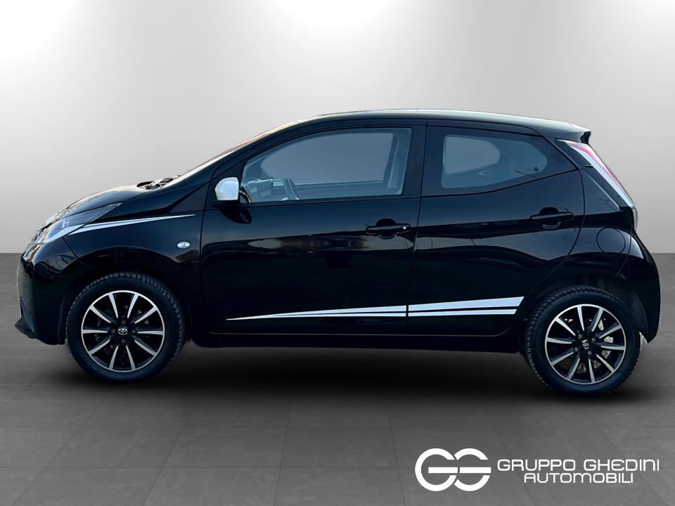 TOYOTA Aygo 1.0 x-play 5p my15 Benzina usato - 1
