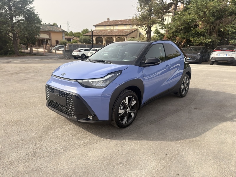 Foto veicolo TOYOTA AYGO X Aygo X 1.5 hybrid Icon e-cvt Elettrica/Benzina