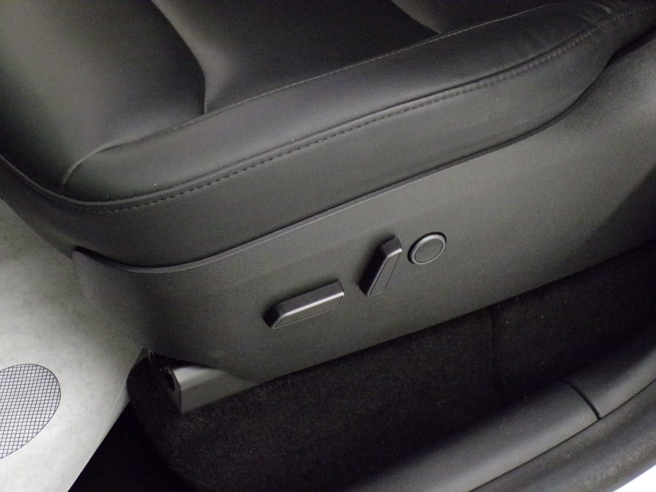 Tesla Model Y Model Y Dual Motor Long Range AWD - 14