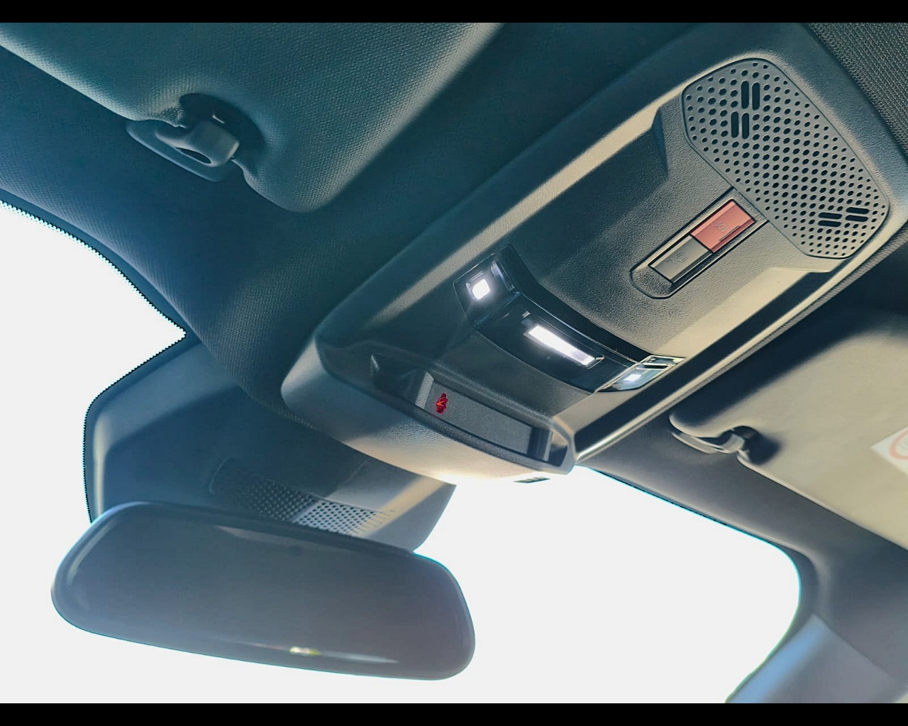 Foto PEUGEOT 2008 1.2 hybrid GT 136cv e-dcs6