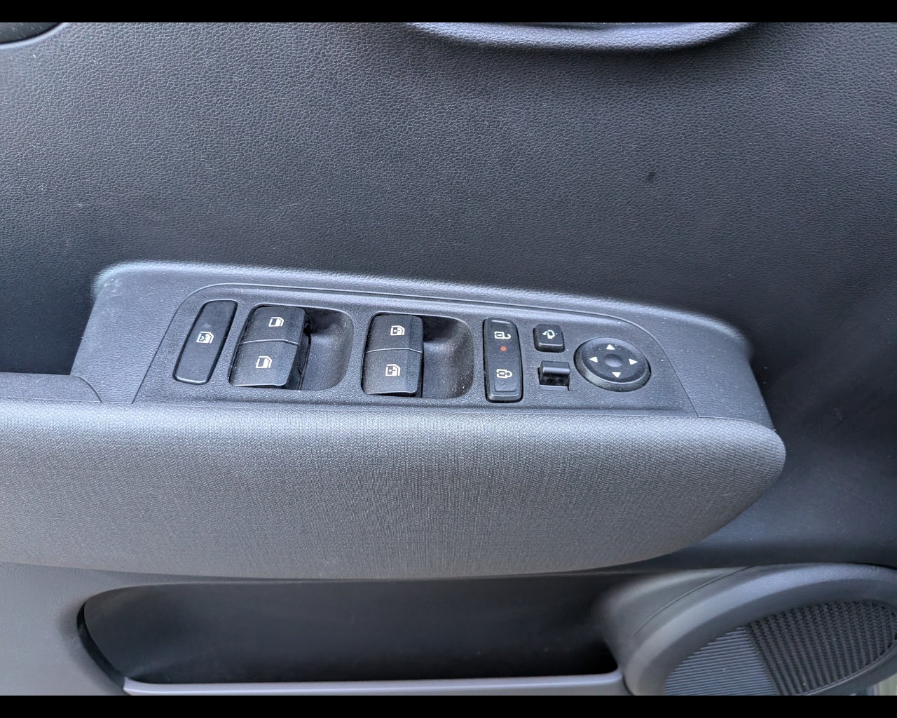 Foto HYUNDAI INSTER 49 KWH XCLASS+AP