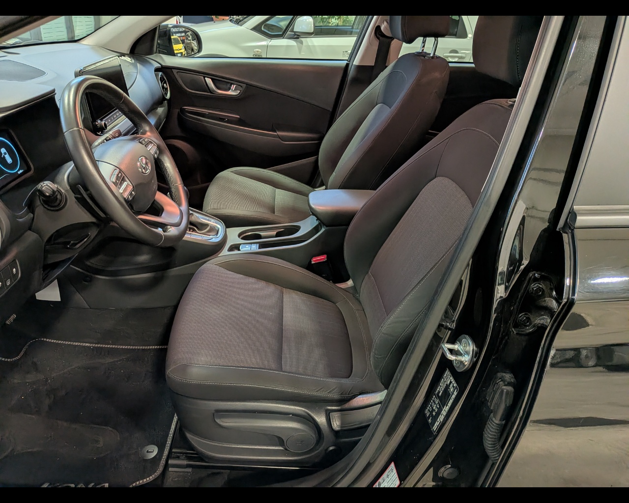 Foto HYUNDAI Kona 1.6 gdi hev Xline Safety Pack 2wd 141cv dct