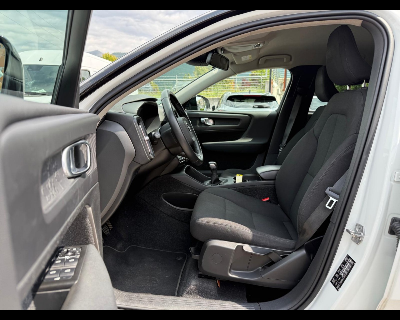 Foto VOLVO XC40 N1 1.5 T2 Momentum Core my21