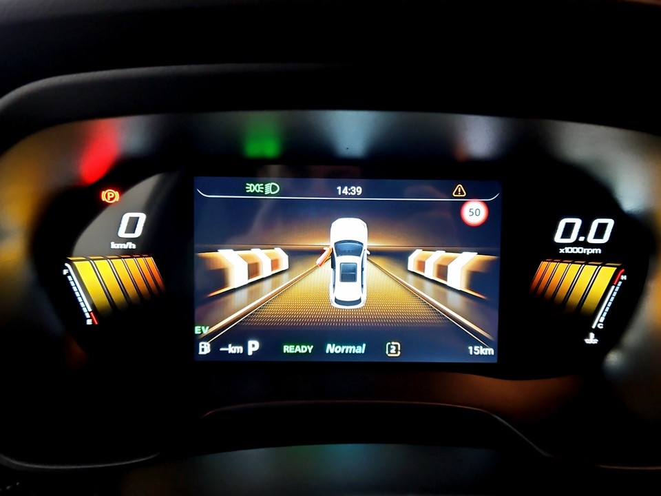 MG ZS 1.5 hybrid+ Luxury auto Ibrida usato - 8