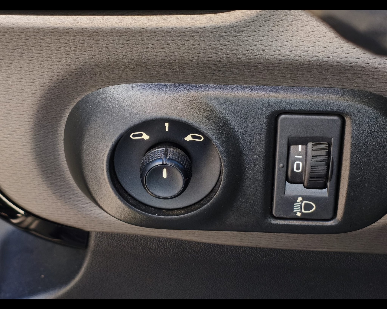 Foto CITROEN C4 Cactus 1.6 bluehdi Shine 100cv