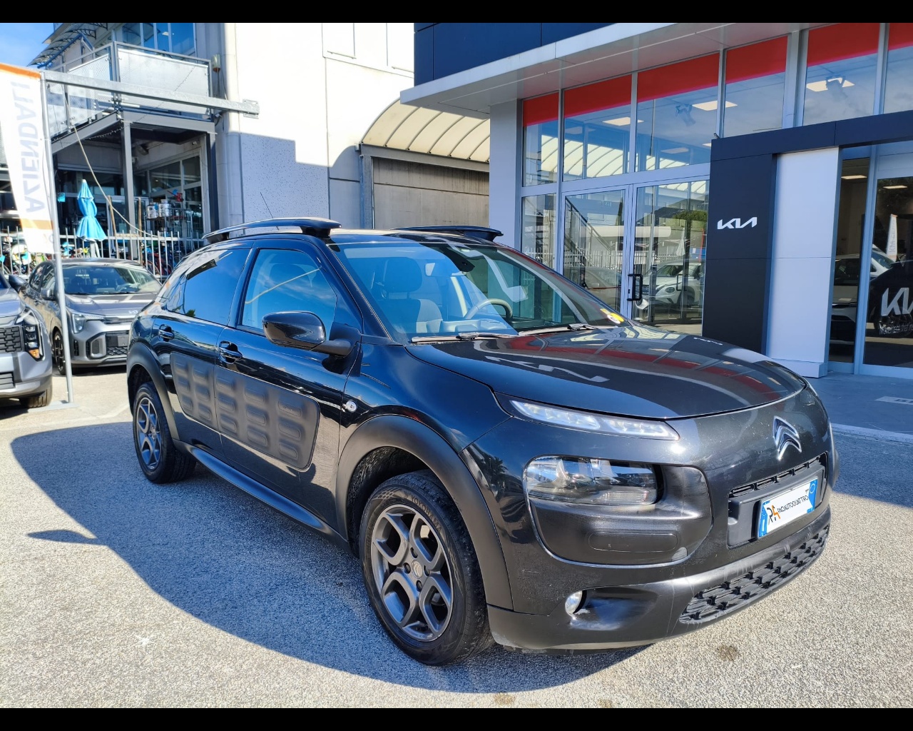 Foto CITROEN C4 Cactus 1.6 bluehdi Shine 100cv