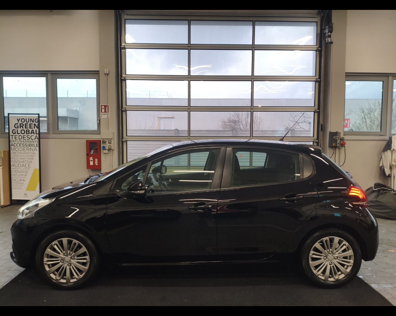 Foto PEUGEOT 208 5p 1.2 puretech Access 82cv