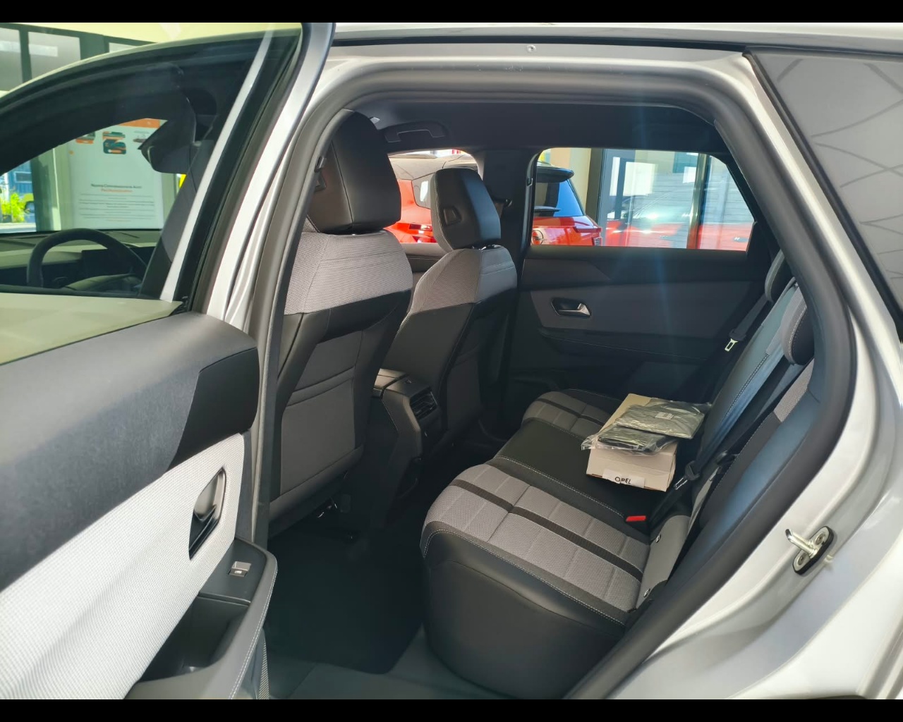 Foto OPEL Nuovo Grandland GS Hybrid 145CV Automatico