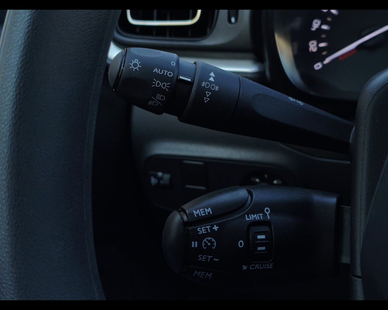 Foto CITROEN C3 1.2 puretech Shine s&s 83cv neopatentati