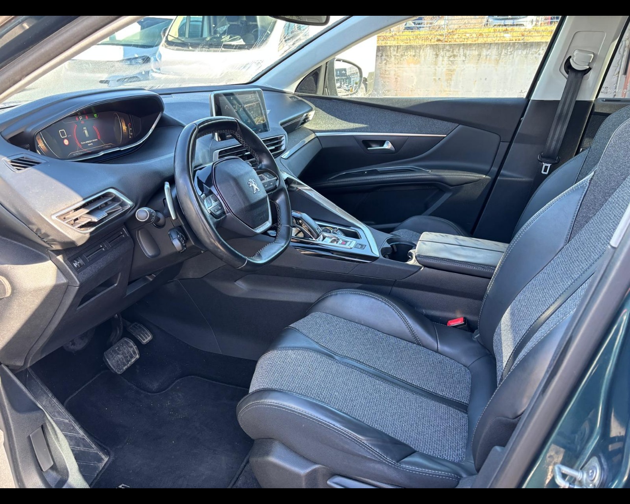 Foto PEUGEOT 5008 1.6 bluehdi Allure s&s 120cv 7p.ti eat6