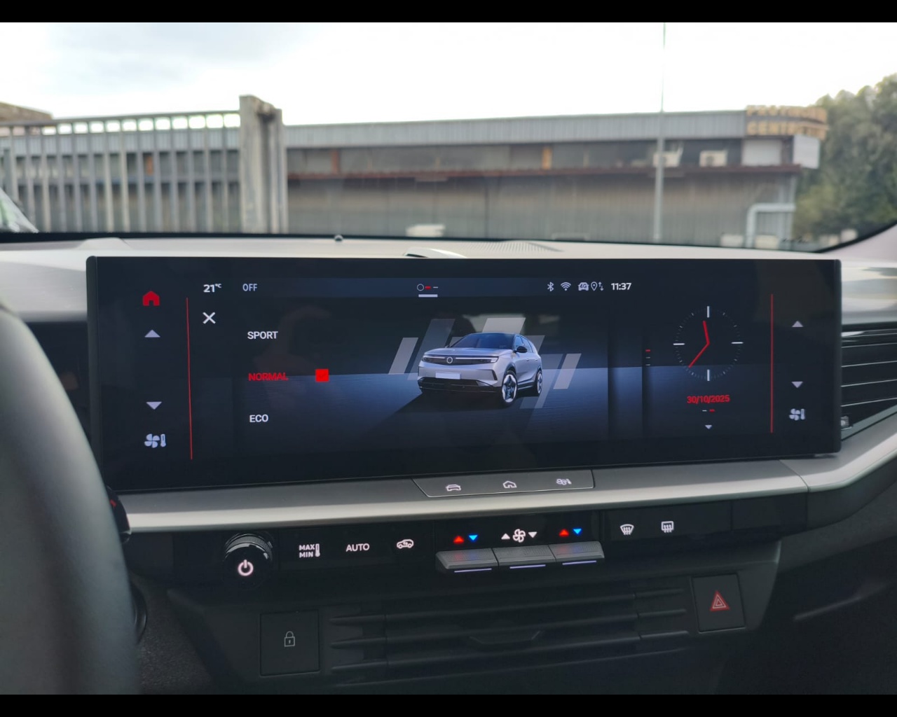 Foto OPEL Grandland 1.2 hybrid Edition 136cv e-dcs6