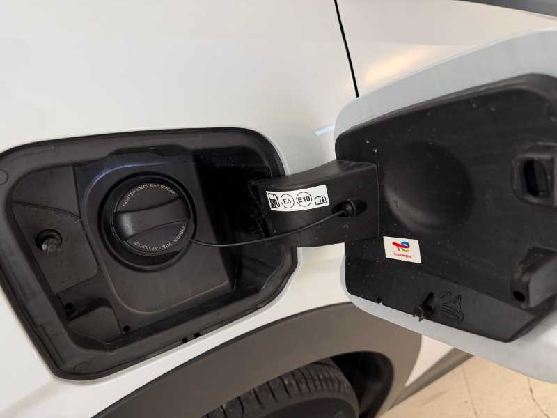 Nuovo 3008 Allure - Hybrid 136 E-dcs6