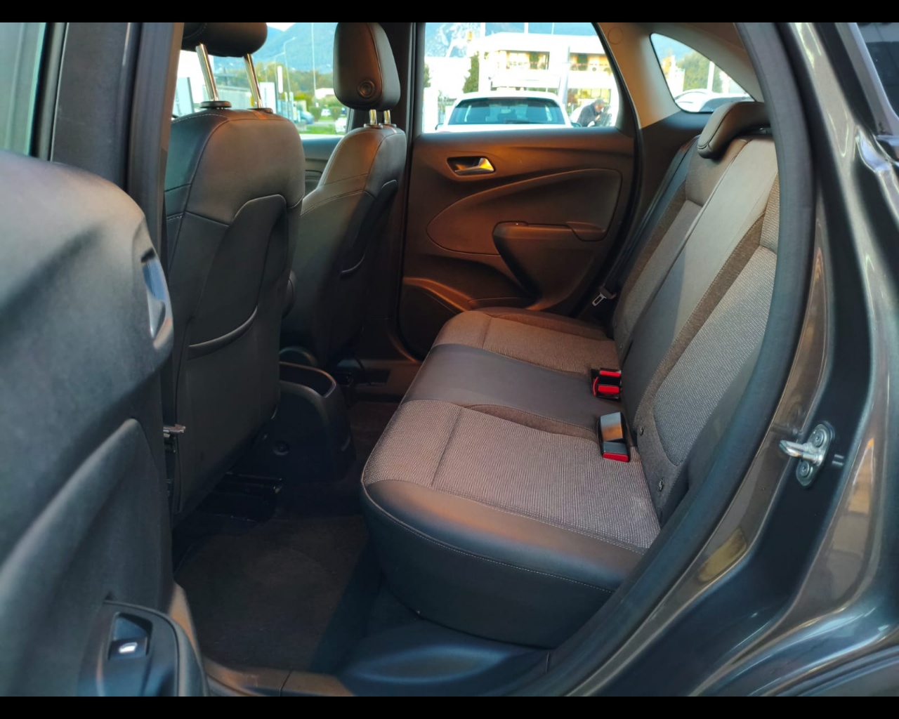 Foto OPEL Crossland 1.2 Elegance s&s 83cv