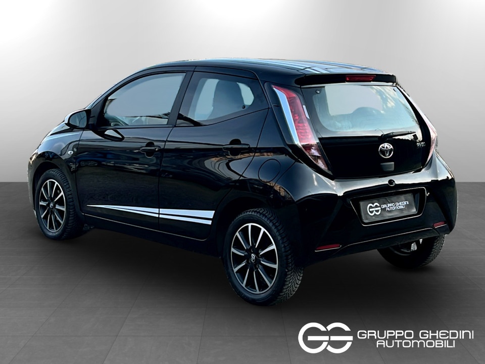 TOYOTA Aygo 1.0 x-play 5p my15 Benzina usato - 2