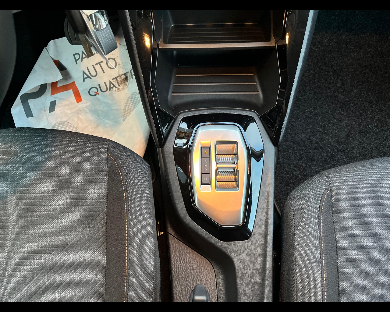 Foto PEUGEOT 208 1.2 hybrid Style 100cv e-dcs 6