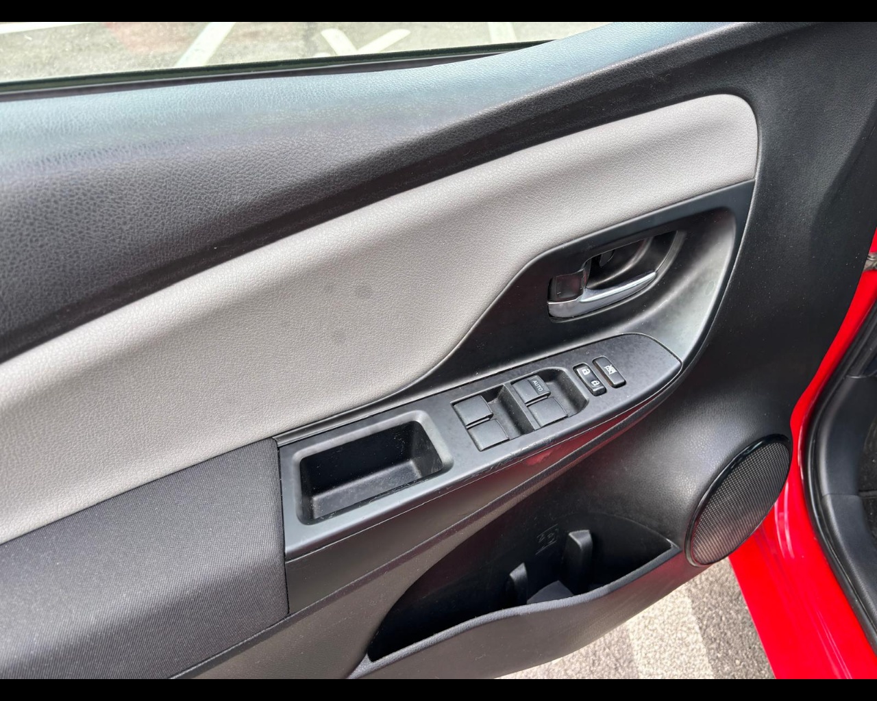 Foto TOYOTA Yaris 5p 1.5h Active 