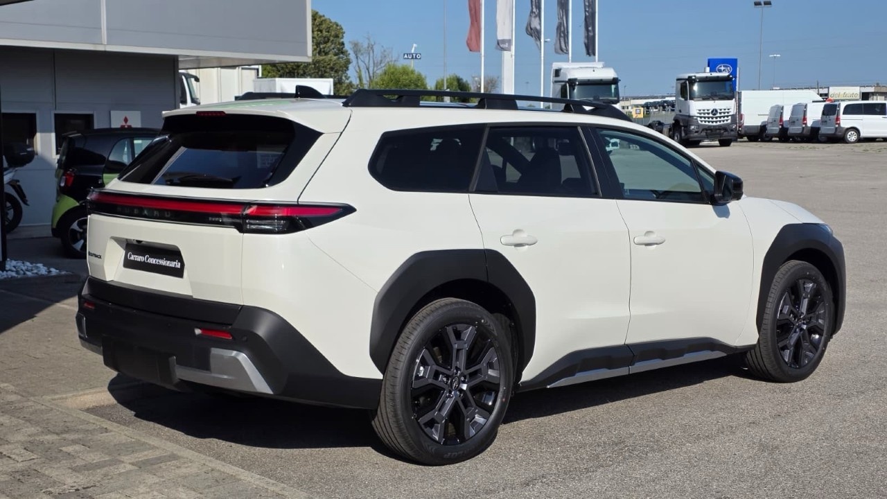 Subaru E-OUTBACK E-OUTBACK 4E-XPERIENCE + - 7
