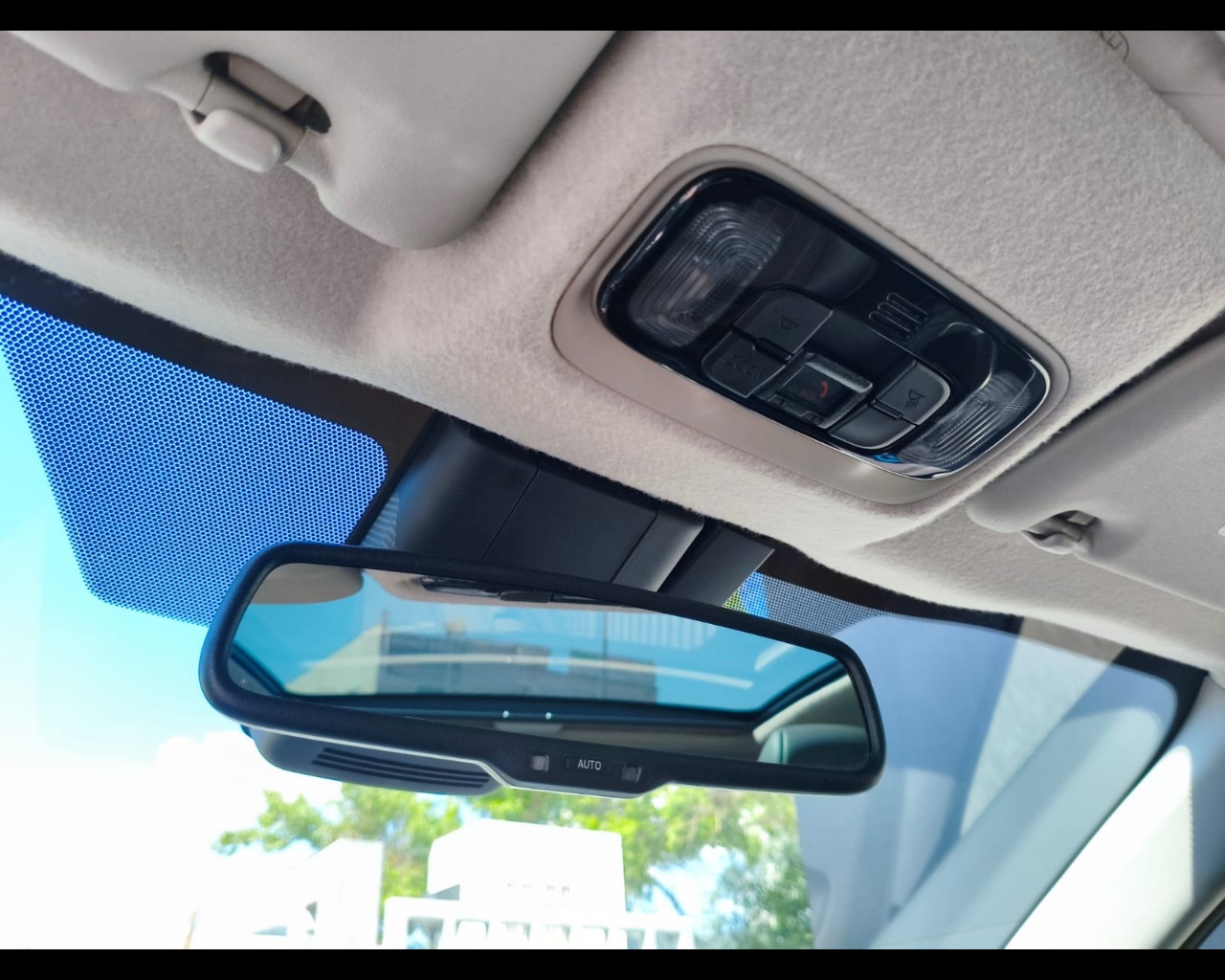 Foto TOYOTA Yaris Cross 1.5h Lounge fwd 116cv e-cvt