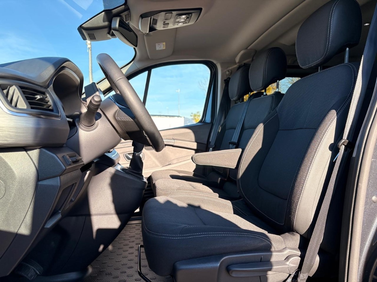 Renault Trafic IV trafic spaceclass 2.0 Blue dci 170cv L1H1 EDC - 11