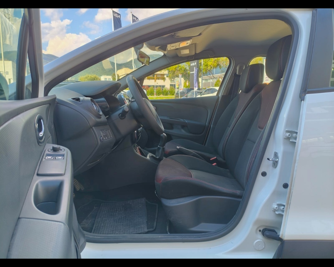 Foto RENAULT Clio 5p 1.2 Wave Gpl 75cv