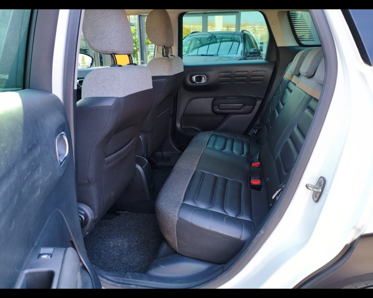 Foto CITROEN C3 Aircross 1.5 bluehdi Shine s&s 120cv eat6