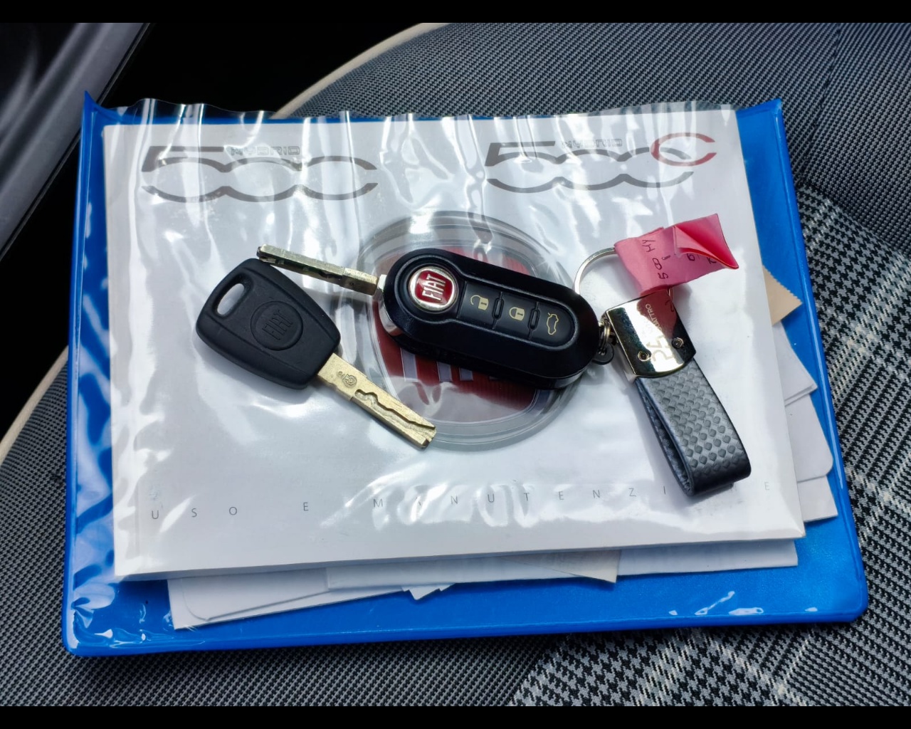 Foto FIAT 500 1.0 hybrid Lounge 70cv