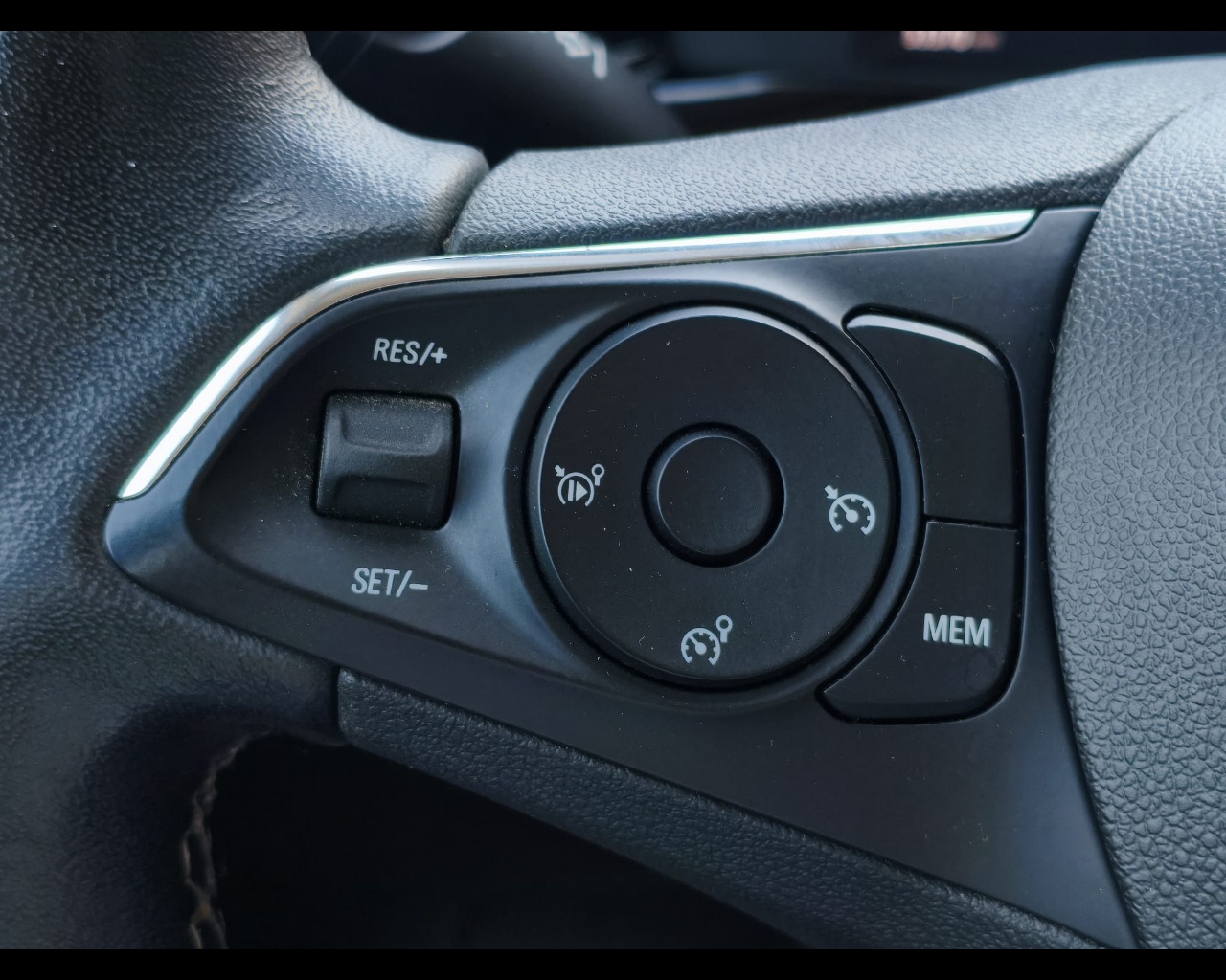 Foto OPEL Mokka 1.5 Elegance s&s 110cv